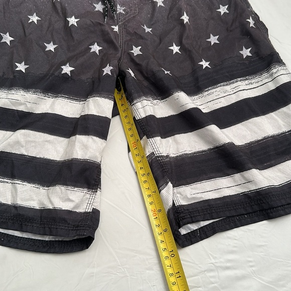 Pacific Scene black gray white Stars and Stripes mesh lined swim trunks - Picture 6 of 8